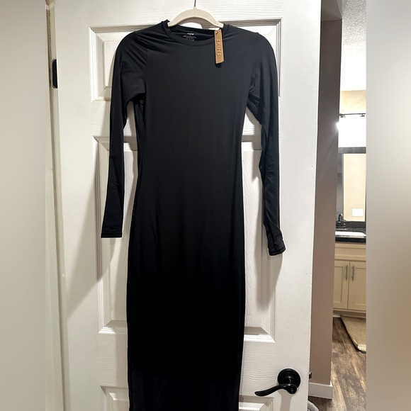 SKIMS Classic Black Long Sleeve Dress - Fits Everybody M NWT - Picture 1 of 4